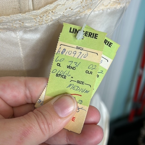 Vintage Camisole‎ Silky Nylon Lace Trim NWT Made in USA Size Medium Peter Pan - Picture 4 of 6